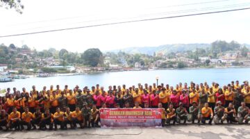 Gerakan Indonesia ASRI di Parapat! Kapolres Simalungun Pimpin Ratusan Personel Bersihkan Kawasan Wisata Danau Toba